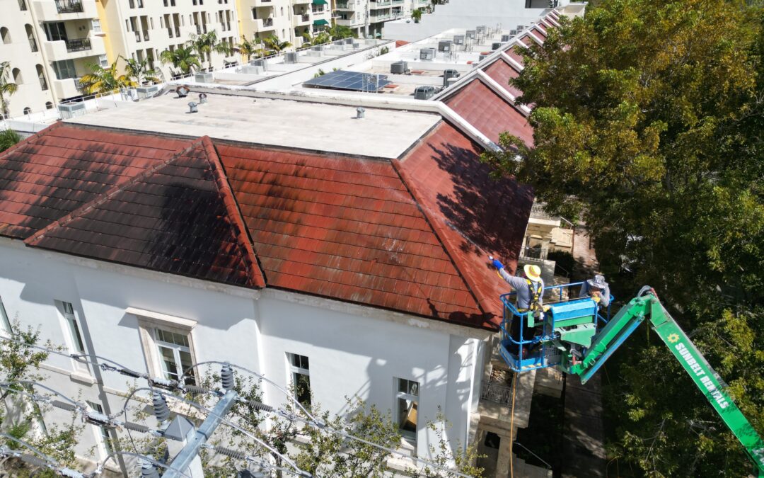 Miami Roof Cleaning Services: Wash Roof Shingles for a Healthier Home
