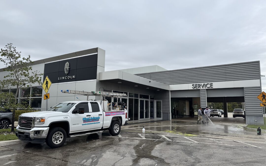 How Often Should Miami Businesses Pressure Clean Their Property?