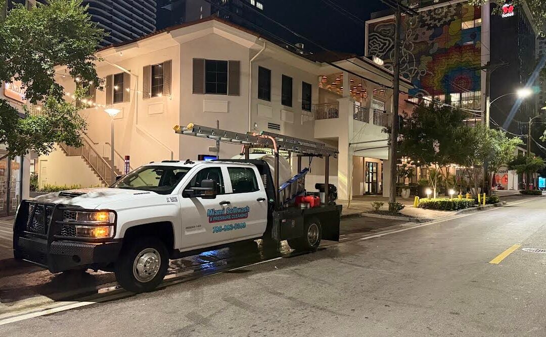 Commercial Building Washing in Doral FL: Restore a Cleaner, More Professional Exterior